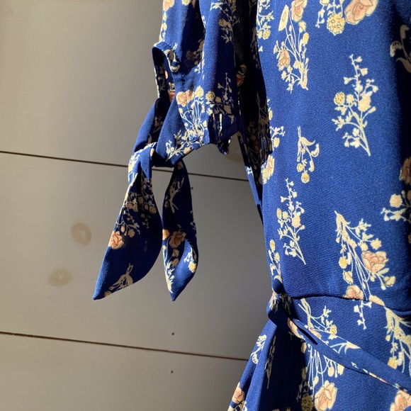 Wrap summer Dress - Picture 2 of 5